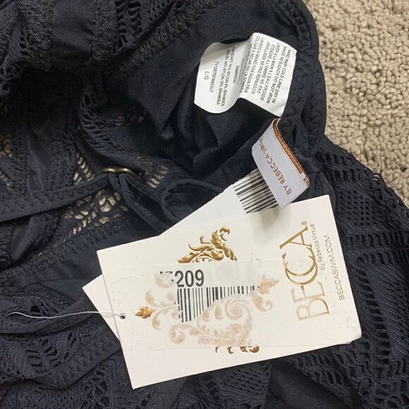 BECCA Keyhole plunge crochet swimsuit. NWT - Picture 11 of 13